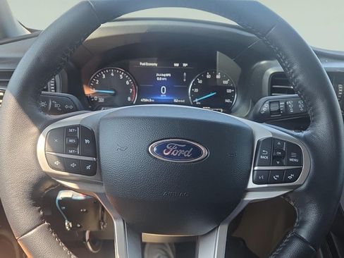 Used 2022 Ford Explorer XLT AWD/4WD image 15