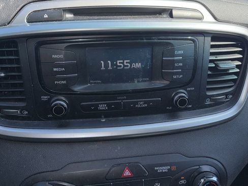 Used 2018 Kia Sorento L image 19