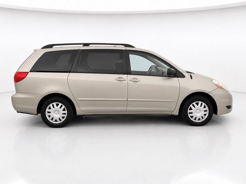 Used 2010 Toyota Sienna LE FWD image 3