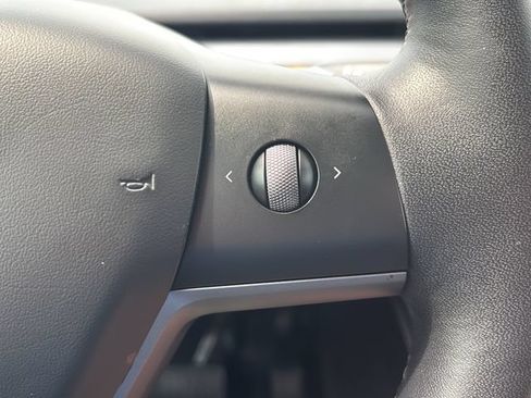Used 2023 Tesla Model Y Long Range AWD/4WD image 22