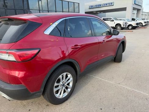Used 2022 Ford Escape SE w/ Convenience Package FWD image 3
