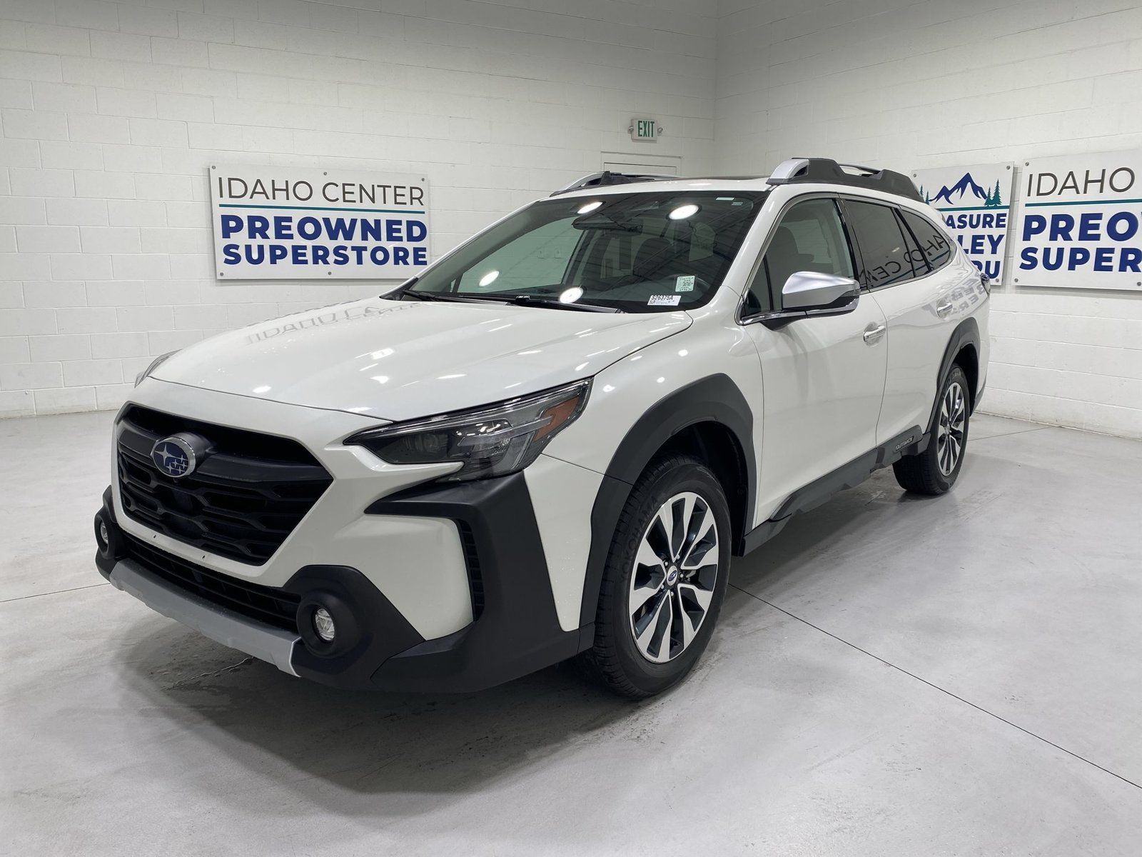 Used 2023 Subaru Outback Touring XT AWD/4WD image 4