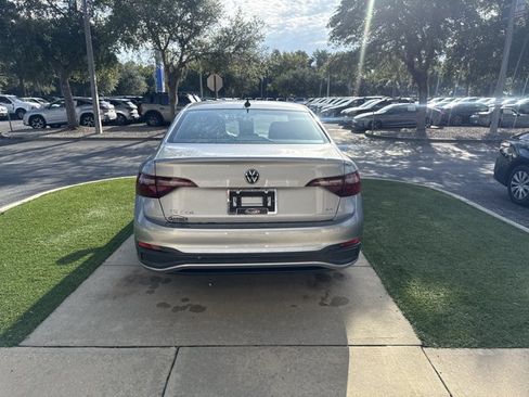 Used 2023 Volkswagen Jetta SE w/ Panoramic Sunroof Package FWD image 4