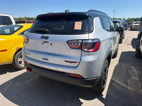 Used 2025 Jeep Compass Trailhawk AWD/4WD image 9