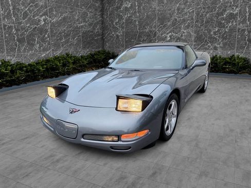 Used 2004 Chevrolet Corvette Coupe w/ Preferred Equipment Group RWD image 12