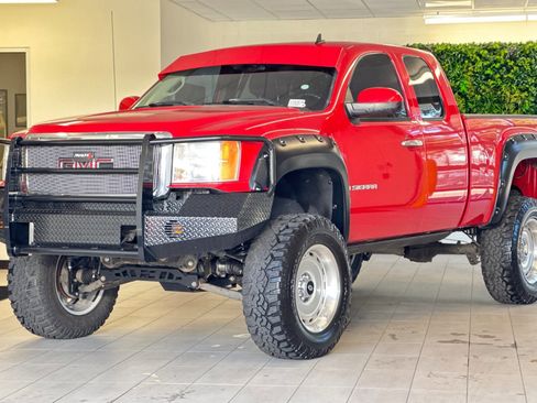 Used 2007 GMC Sierra 1500 SLT w/ SLE/SLT Trailering Package image 8