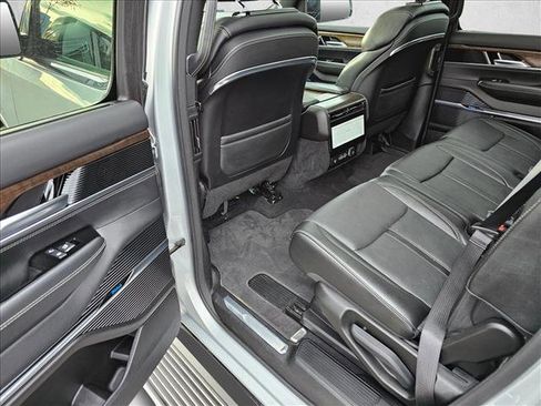 Used 2023 Jeep Grand Wagoneer 4WD w/ Flexible Seating Group image 10