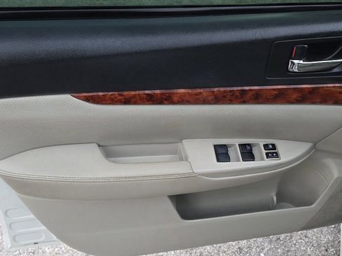 Used 2011 Subaru Legacy 2.5i Limited image 9