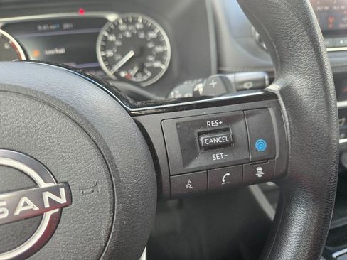 Used 2022 Nissan Rogue SV image 15