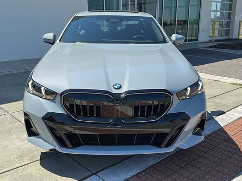 Used 2026 BMW 530i w/ M Sport Package RWD image 2