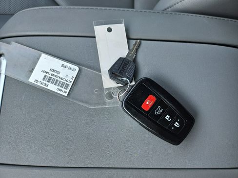 Used 2022 Toyota Highlander Limited FWD image 21
