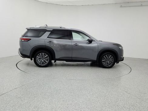 Used 2025 Nissan Pathfinder SL w/ SL Premium Package image 4