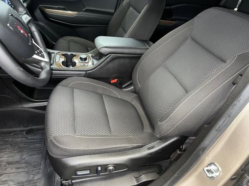 Certified 2023 GMC Acadia SLE w/ Driver Convenience Package image 5