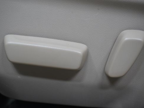 Used 2014 Toyota Camry XLE w/ Leather Package FWD image 14