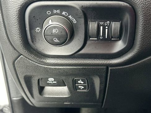Used 2024 RAM 1500 Laramie AWD/4WD image 25