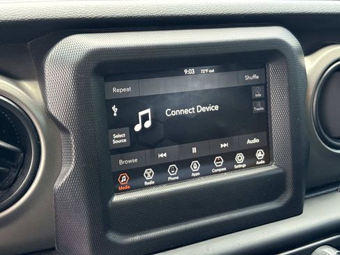 Used 2018 Jeep Wrangler Unlimited Sport AWD/4WD image 23
