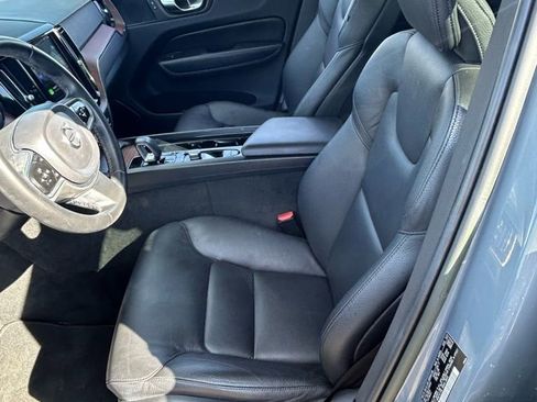Used 2023 Volvo XC60 B5 Plus image 11