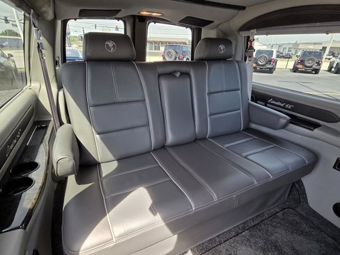 Used 2017 Chevrolet Express 2500 RWD image 29