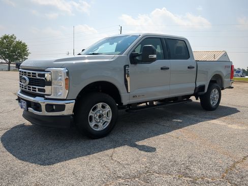 Certified 2025 Ford F250 XLT AWD/4WD image 6
