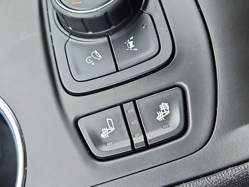 Used 2024 GMC Terrain SLT image 20