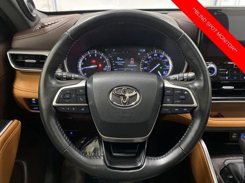 Certified 2022 Toyota Highlander Platinum image 20