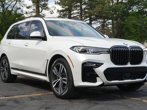 Used 2022 BMW X7 xDrive40i w/ M Sport Package AWD/4WD image 7
