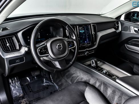 Used 2025 Volvo XC60 B5 Plus image 17