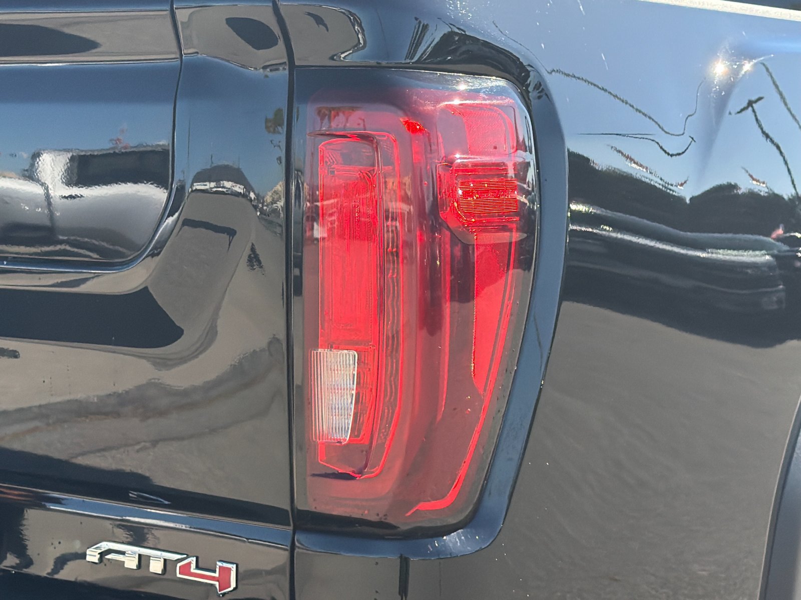 Used 2022 GMC Sierra 2500 AT4 w/ AT4 Premium Plus Package AWD/4WD image 37