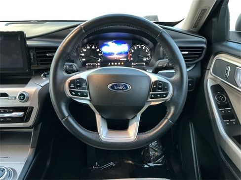 Used 2022 Ford Explorer XLT image 13