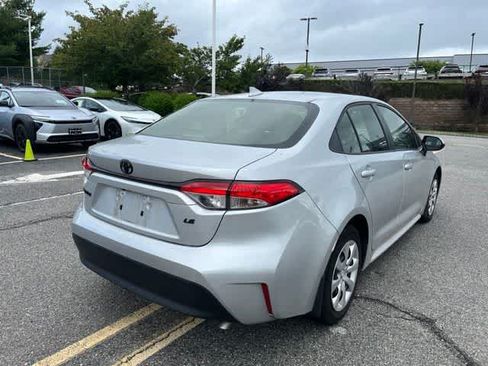 Used 2023 Toyota Corolla LE FWD image 4
