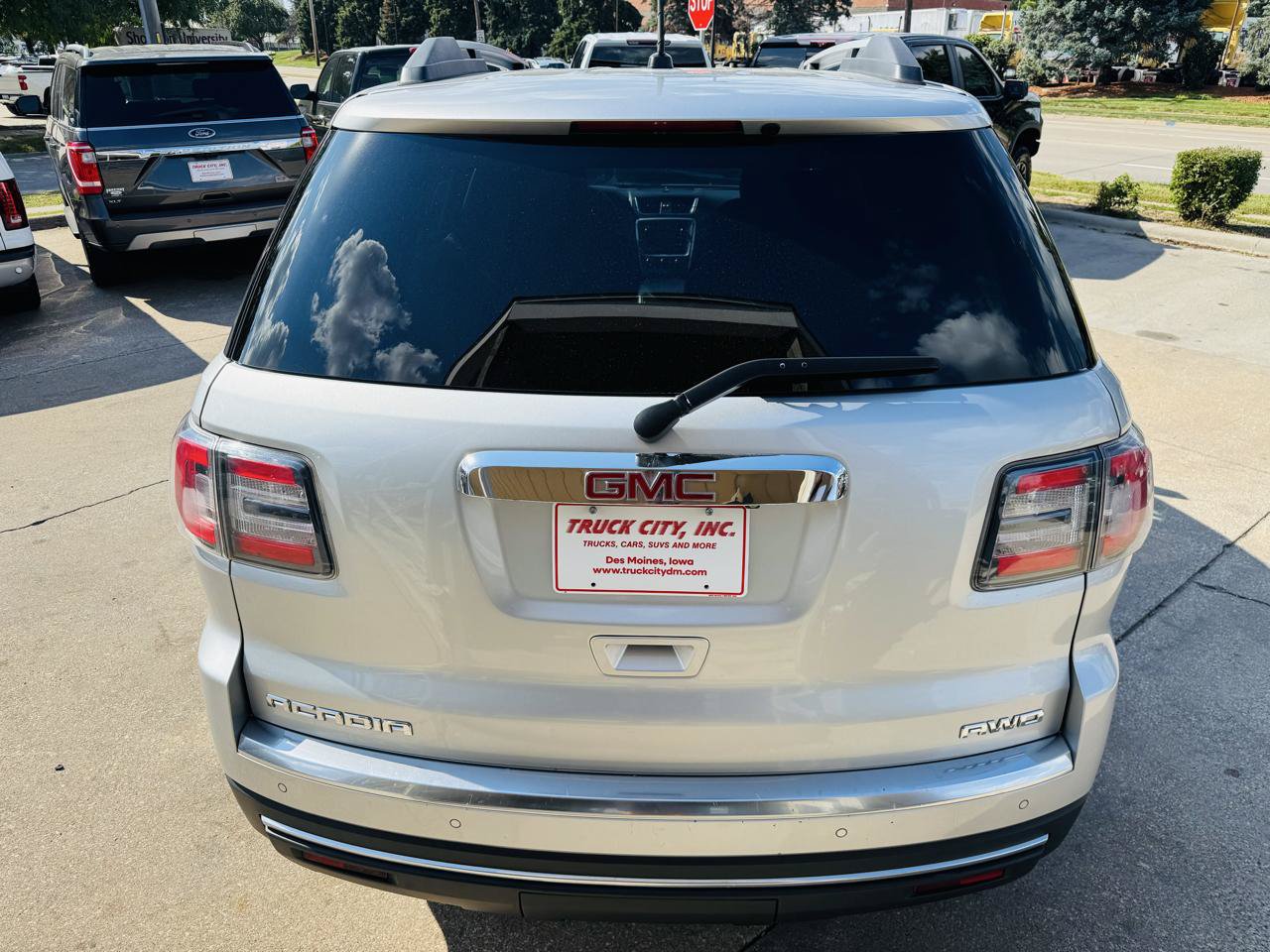 Used 2015 GMC Acadia SLE AWD/4WD image 4