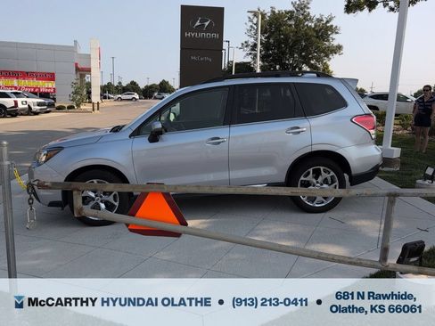Used 2017 Subaru Forester 2.5i Touring AWD/4WD image 9