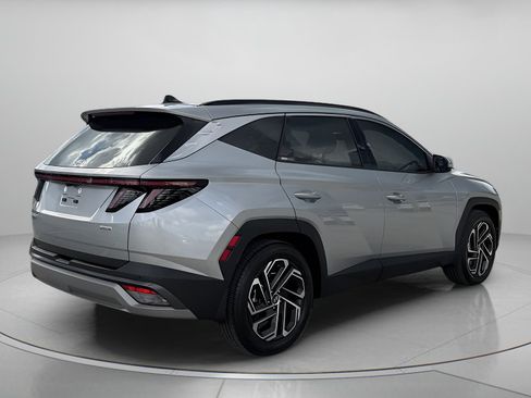Used 2025 Hyundai Tucson Limited FWD image 3