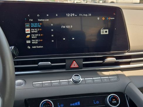 Used 2025 Hyundai Elantra SEL FWD image 16