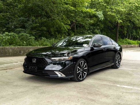 Used 2024 Honda Accord Touring image 5