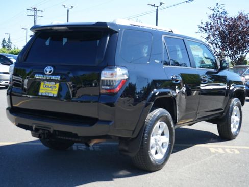 Used 2014 Toyota 4Runner SR5 AWD/4WD image 6