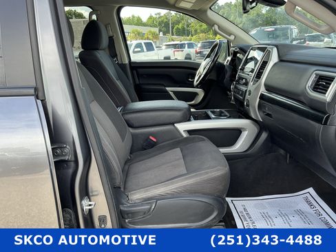 Used 2021 Nissan Titan SV w/ SV Convenience Package AWD/4WD image 14