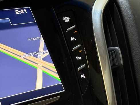 Used 2018 Cadillac Escalade Luxury image 32