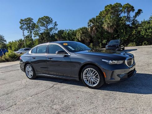 Used 2024 BMW 530i image 3