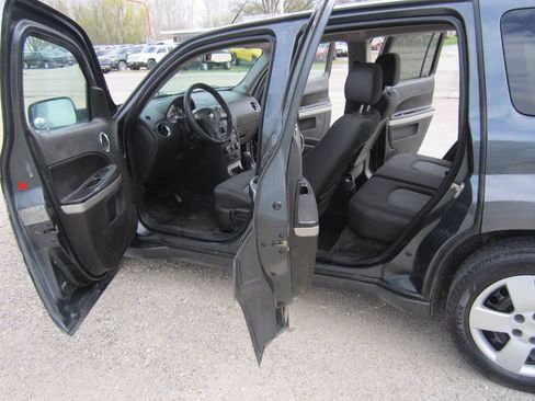 Used 2011 Chevrolet HHR LS FWD image 9