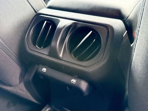 Used 2023 Jeep Wrangler Unlimited AWD/4WD image 28