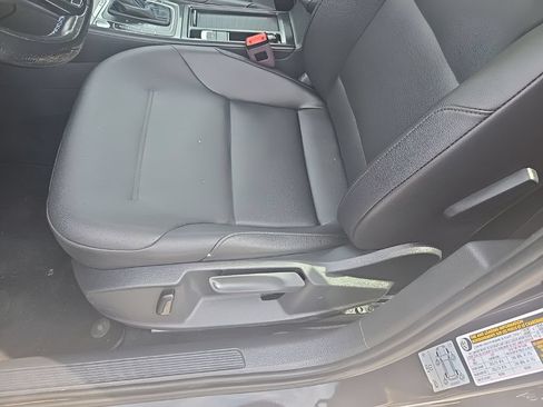Used 2018 Volkswagen e-Golf SEL FWD image 19