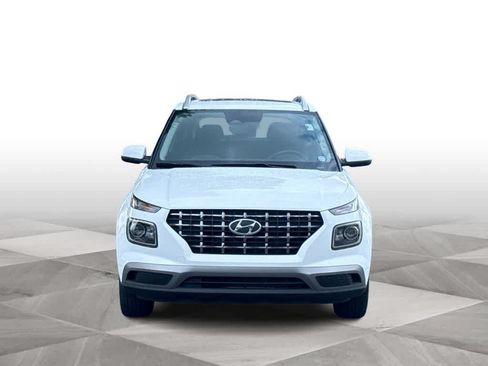 Used 2024 Hyundai Venue SEL FWD image 3
