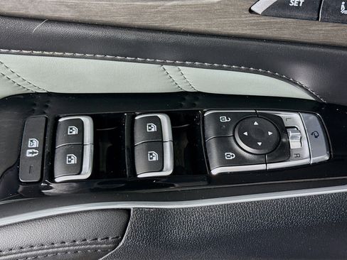 Used 2024 Kia Sorento SX Prestige w/ Sage Leather Package image 24