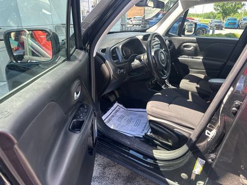 Used 2018 Jeep Renegade Altitude w/ UConnect 8.4 Nav Group AWD/4WD image 5