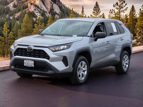 Used 2022 Toyota RAV4 LE FWD image 4