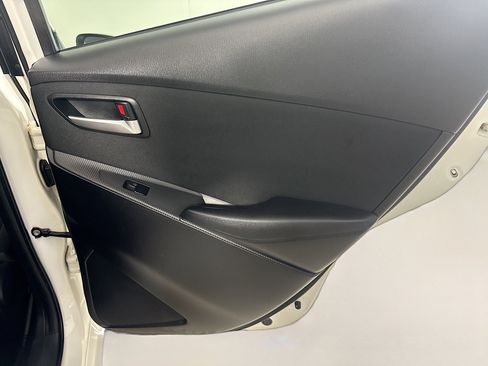 Used 2019 Toyota Yaris L image 28