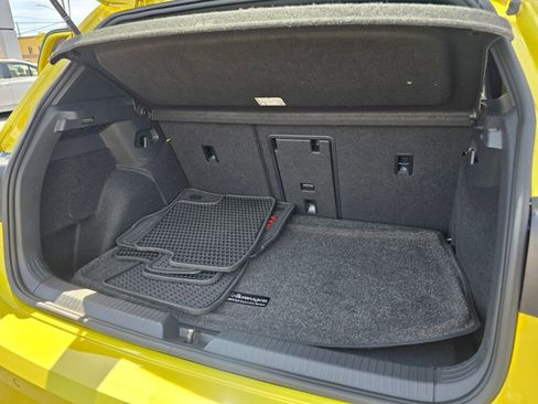 Used 2022 Volkswagen GTI Autobahn FWD image 17
