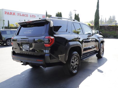 Used 2025 Toyota 4Runner SR5 AWD/4WD image 6