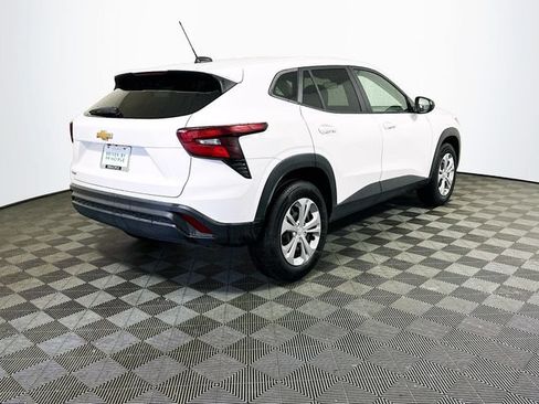 Used 2025 Chevrolet Trax LS FWD image 8
